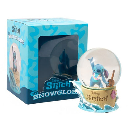 Breng de speelse magie van Disney’s Stitch tot leven met glinsterende deeltjes die in beweging komen bij het schudden van deze prachtige sneeuwbol.