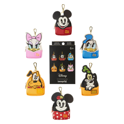 Loungefly Mickey en Friends Mini Backpack sleutelhanger in de vorm van een mini rugzak, met Disney's iconische karakters zoals Mickey, Minnie, Donald, Pluto, Goofy of Daisy, en een klein ritsvakje voor het opbergen van kleine spullen. Perfect voor Disney-fans!