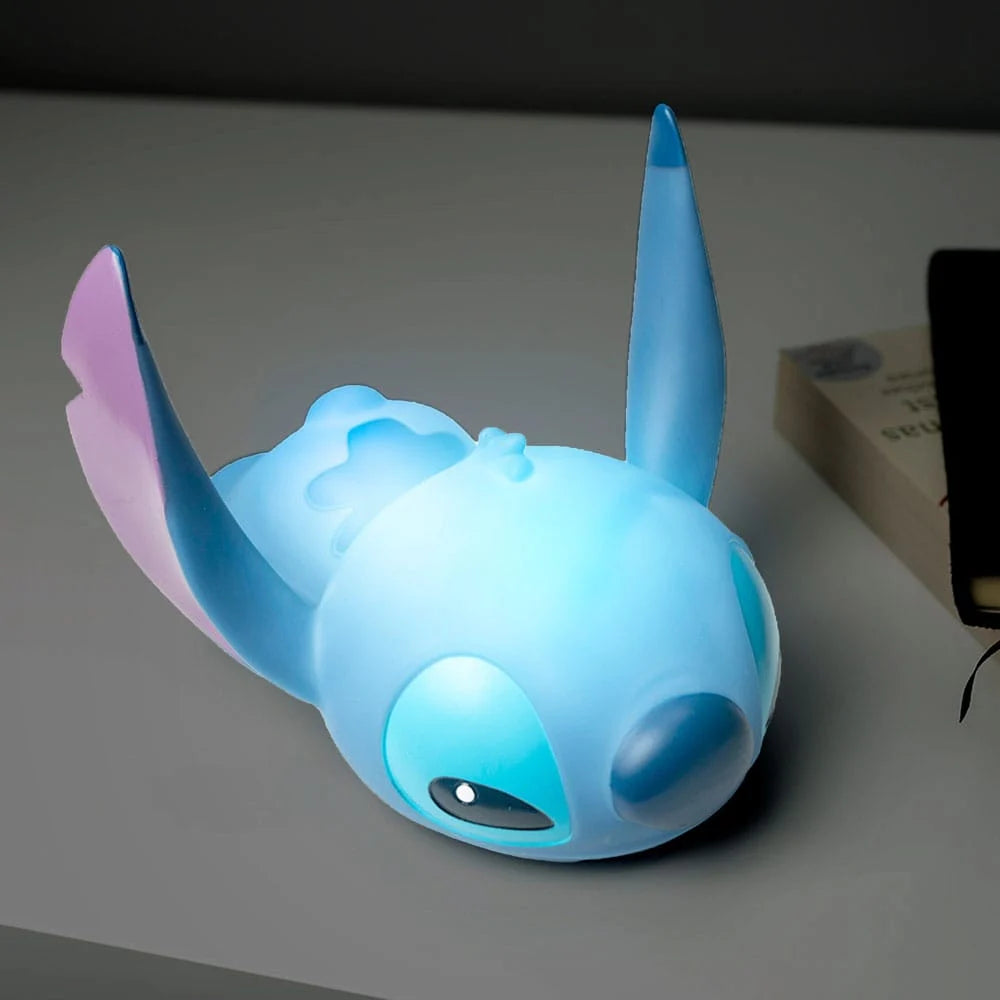 Compacte en levendige Stitch Liggend 3D Deco Lamp, officieel gelicentieerd en een geweldige toevoeging aan je interieur.