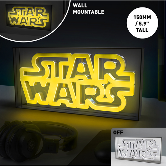 Star Wars Logo Led Lamp, een vrijstaande acryllamp met USB-voeding, straalt het iconische Star Wars-logo uit en brengt galactische magie in uw huis.