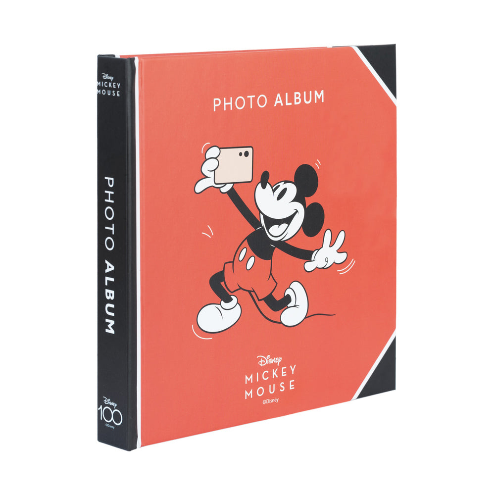 Laat Mickey Mouse je gids zijn door een album vol avonturen en blijvende momenten!