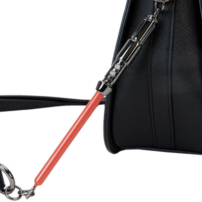 Officieel gelicentieerde STAR WARS-producten: de Loungefly Dark Side en Light Side Saber Strap Crossbody Bags.