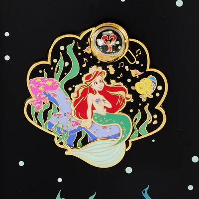 Voeg een vleugje magie toe aan je verzameling met onze Loungefly Disney The Little Mermaid 35th Anniversary "Life is the Bubbles" 3-inch Collector Box Pin!