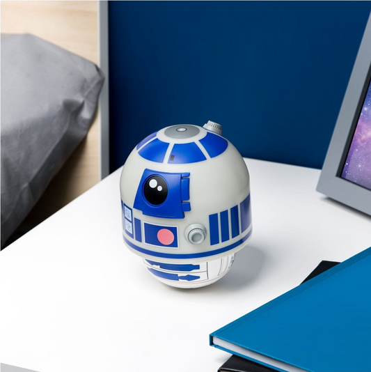De STAR WARS - R2-D2 - Sway Light HOME sfeerlamp straalt zacht, rustgevend licht uit en brengt de iconische charme van R2-D2 tot leven in elke kamer.