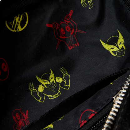 Ruime Marvel crossbody tas met verstelbare schouderriem en gedetailleerde Deadpool en Wolverine accenten.