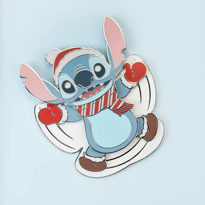 "Loungefly Stitch Sneeuwengel Pin: Voeg wat Disney-magie toe aan je dagelijkse stijl met deze beweegbare pin!"