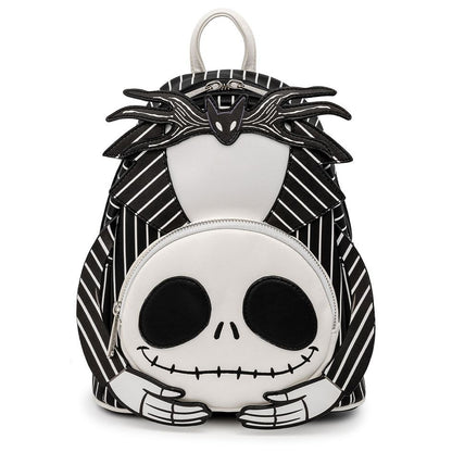 De Loungefly Jack Skellington Mini Backpack heeft een gedetailleerd ontwerp van Jack's iconische gezicht en streepjes, perfect voor fans van "The Nightmare Before Christmas".