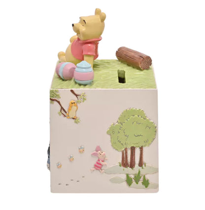 Winnie the Pooh and Friends spaarpot, gemaakt van duurzaam materiaal, met schattige ontwerpen van Pooh, Tigger en andere vrienden, perfect voor sparen.