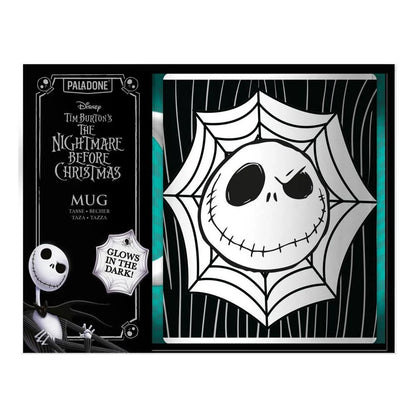 Beleef de betovering van The Nightmare Before Christmas met de Glow in the Dark Beker. Deze hoogwaardige keramische mok, met een officiële licentie, biedt een unieke glow-in-the-dark functie die je drankjes een extra magische touch geeft. Ideaal voor fans die hun liefde voor de film willen laten stralen, zelfs in het donker.