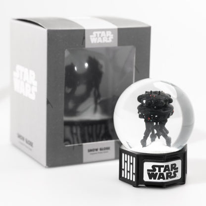 Star Wars Snowglobe met fonkelende sneeuwvlokken en iconische personages uit het Star Wars-universum.