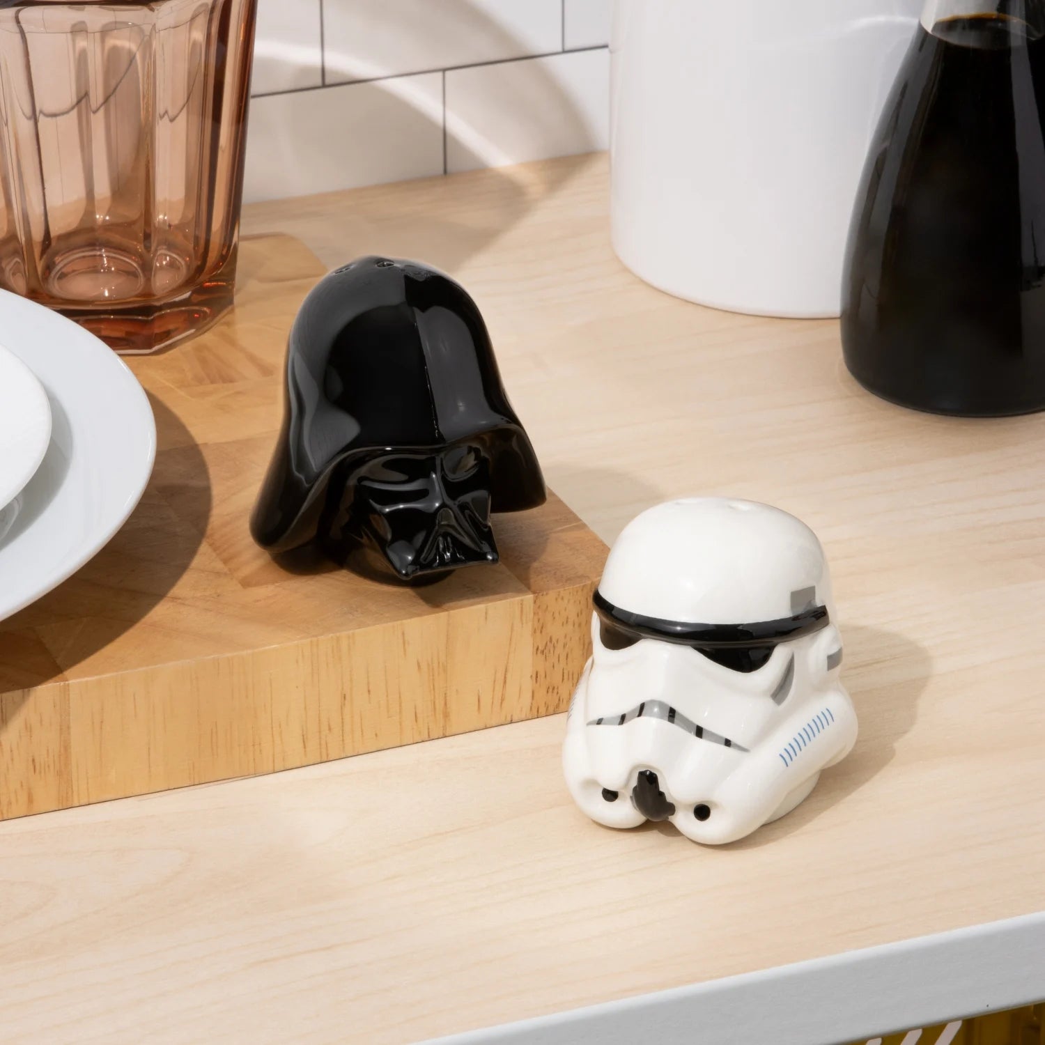 Peper en zout stel van Darth vader en stormtrooper'