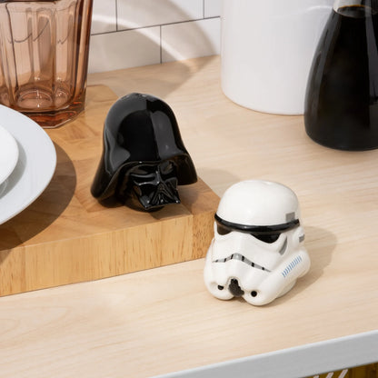 Peper en zout stel van Darth vader en stormtrooper'