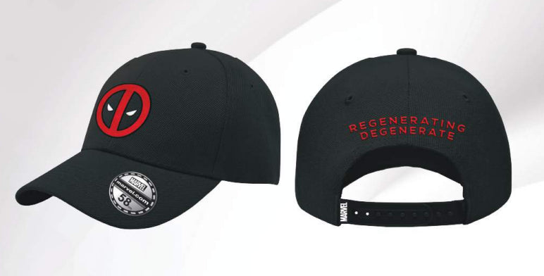 Deadpool 'Regenerating Degenerate' baseball cap in rood met 3D-borduursel, geborduurd label, holografische sticker en leren accenten, perfect voor fans van comics en filmcultuur.