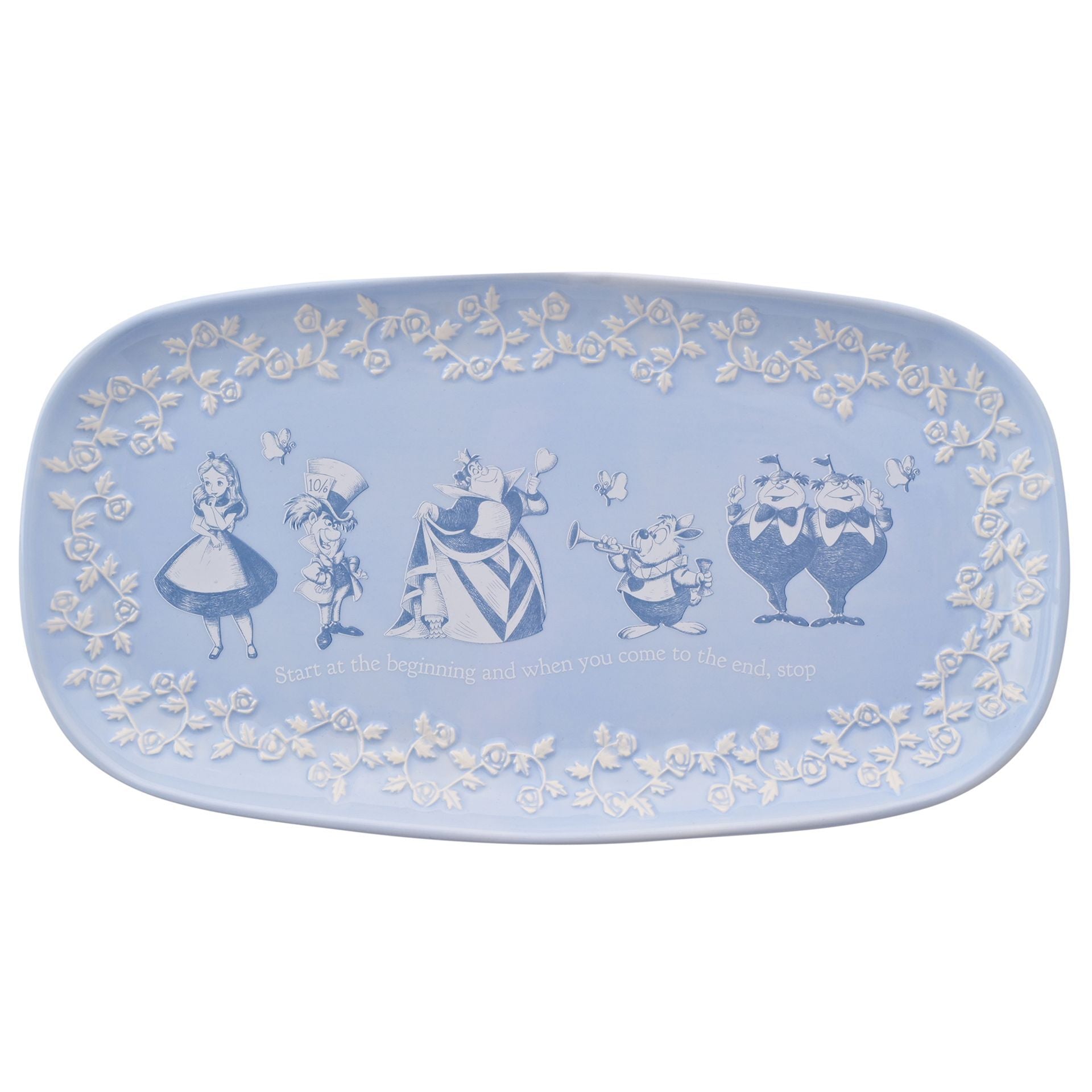 Disney serveerbord met Alice in Wonderland thema: Keramisch bord in lichtblauw met gedetailleerde karakterillustraties en teksten in wit en blauw, geglazuurde afwerking, exclusief theepot.