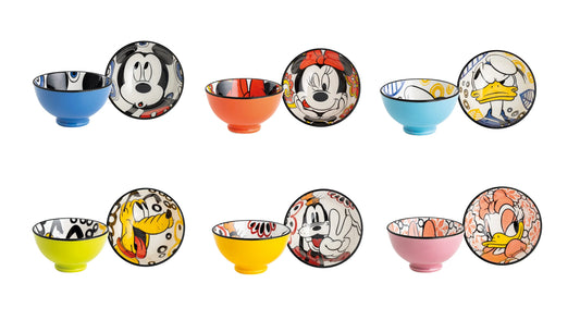 Voeg een vleugje Disney-magie toe aan je keuken met de set van 6 "Forever & Ever" kommen van 300 ml, versierd met iconische personages.