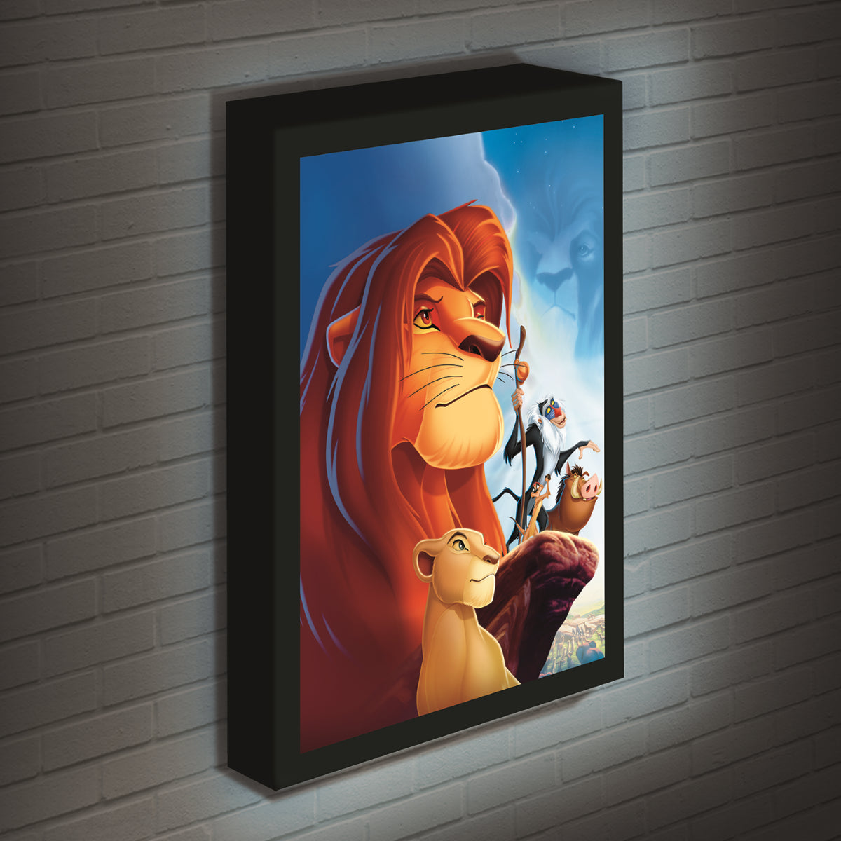 The Lion King Light Canvas met een iconisch beeld uit de Disney-film, verlicht door zachte LED-lampjes en perfect als sfeervolle wanddecoratie voor elke ruimte.