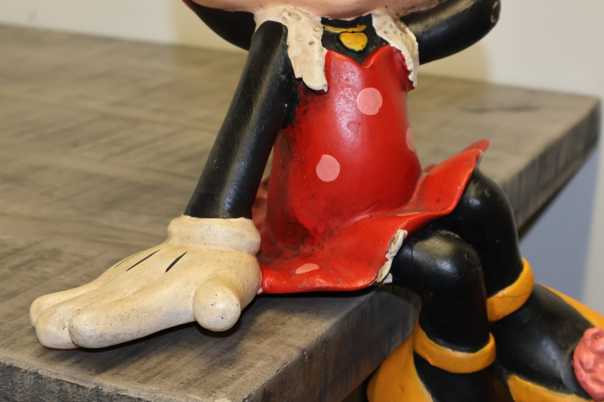 Vintage zittend Minnie Mouse beeld – een charmant en gedetailleerd verzamelobject dat elke Disney-verzameling compleet maakt!