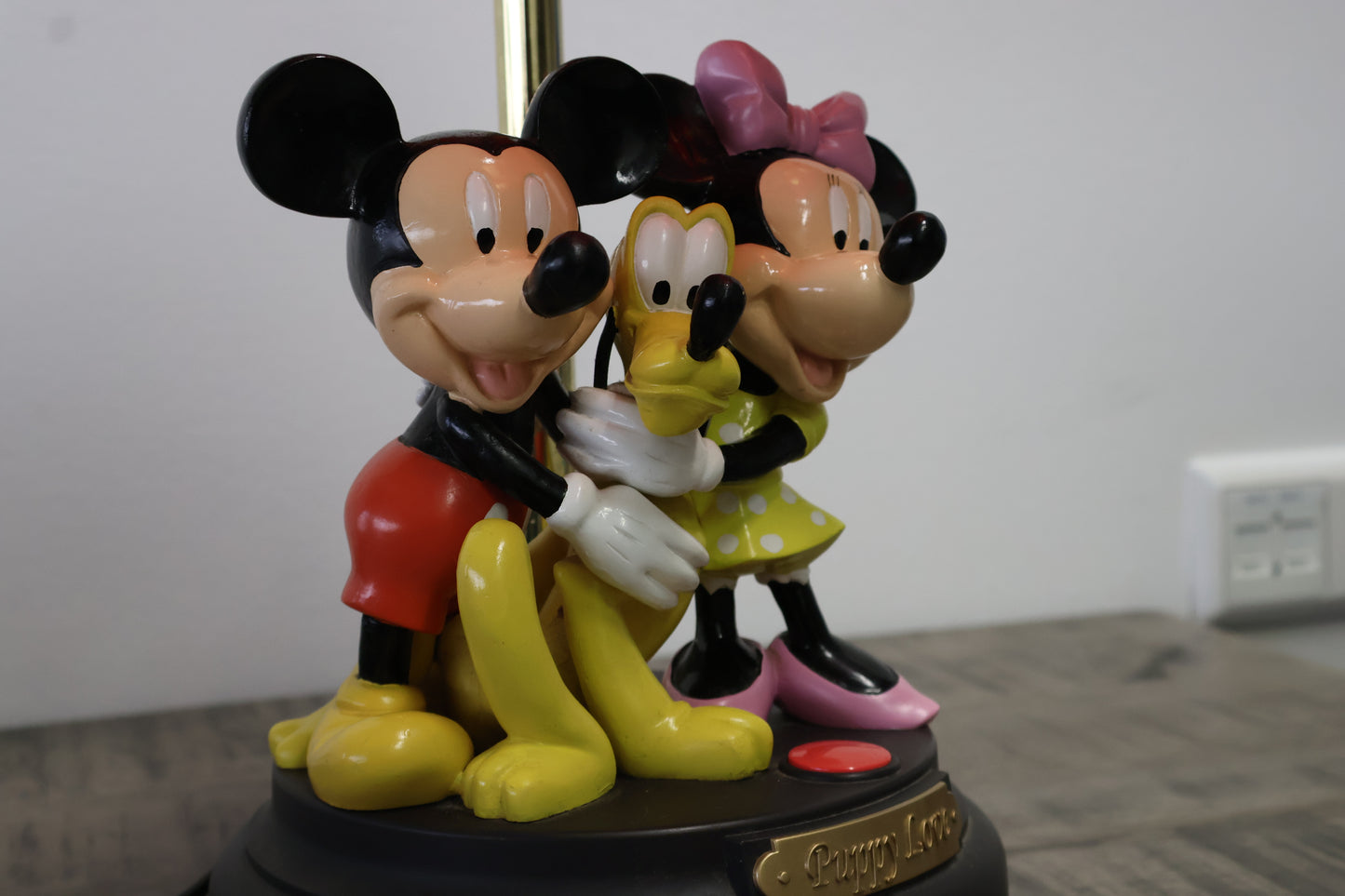 Mickey & Minnie Mouse, Pluto vintage lamp – Een functioneel en decoratief Disney-item dat nostalgische charme toevoegt aan je interieur.