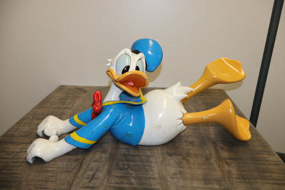 Grappig Donald Duck Beeld. Een gedetailleerd ontwerp dat de komische charme van Donald vastlegt, perfect voor Disney-verzamelaars.