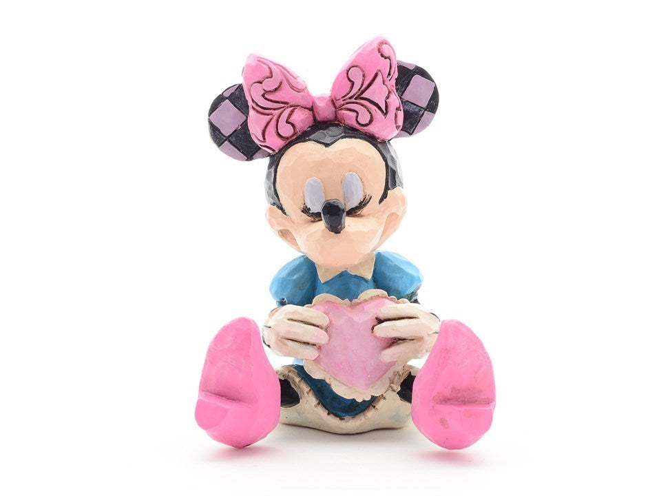 Traditions Minnie Mouse figuur versierd met een hart, een schattige en gedetailleerde toevoeging voor elke Disney-fan.