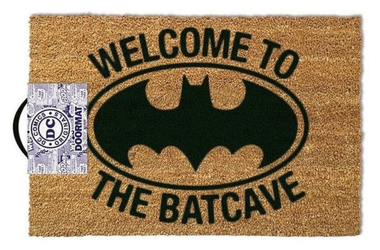 "Welcome to the Batcave" Deurmat met het iconische Batman-logo. Een must-have voor Batman-fans en superheldenliefhebbers. Gemaakt van hoogwaardig materiaal, duurzaam en perfect voor dagelijks gebruik. Laat zien dat de Dark Knight je entree bewaakt!