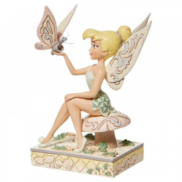 "Tinkerbell 'Passionate Pixie' Disney Traditions sculptuur: Deze betoverende sculptuur brengt de passie en magie van Tinkerbell tot leven, een schitterende aanvulling op de collectie van elke Disney-enthousiasteling."