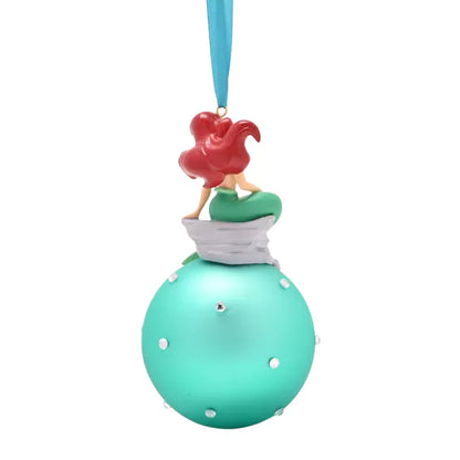 Prachtige kerstbal met gedetailleerde afbeelding van Disney's Ariel, een must-have voor verzamelaars en Disney-fans.