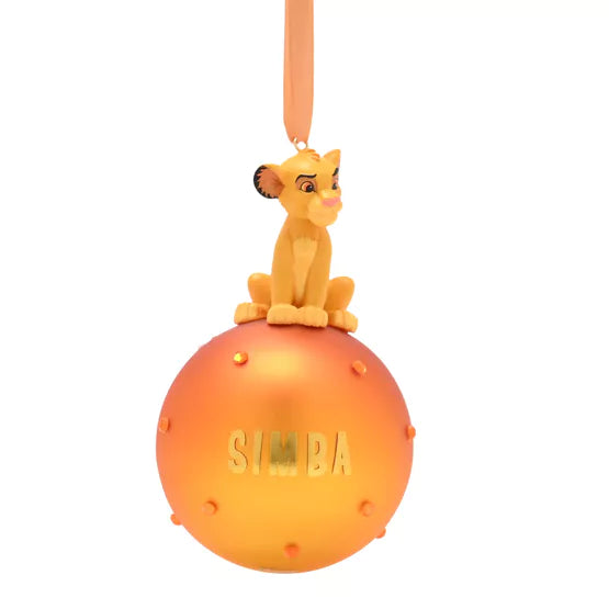 Glazen kerstbal met de geliefde Disney Simba, perfect voor een feestelijke en kleurrijke decoratie.