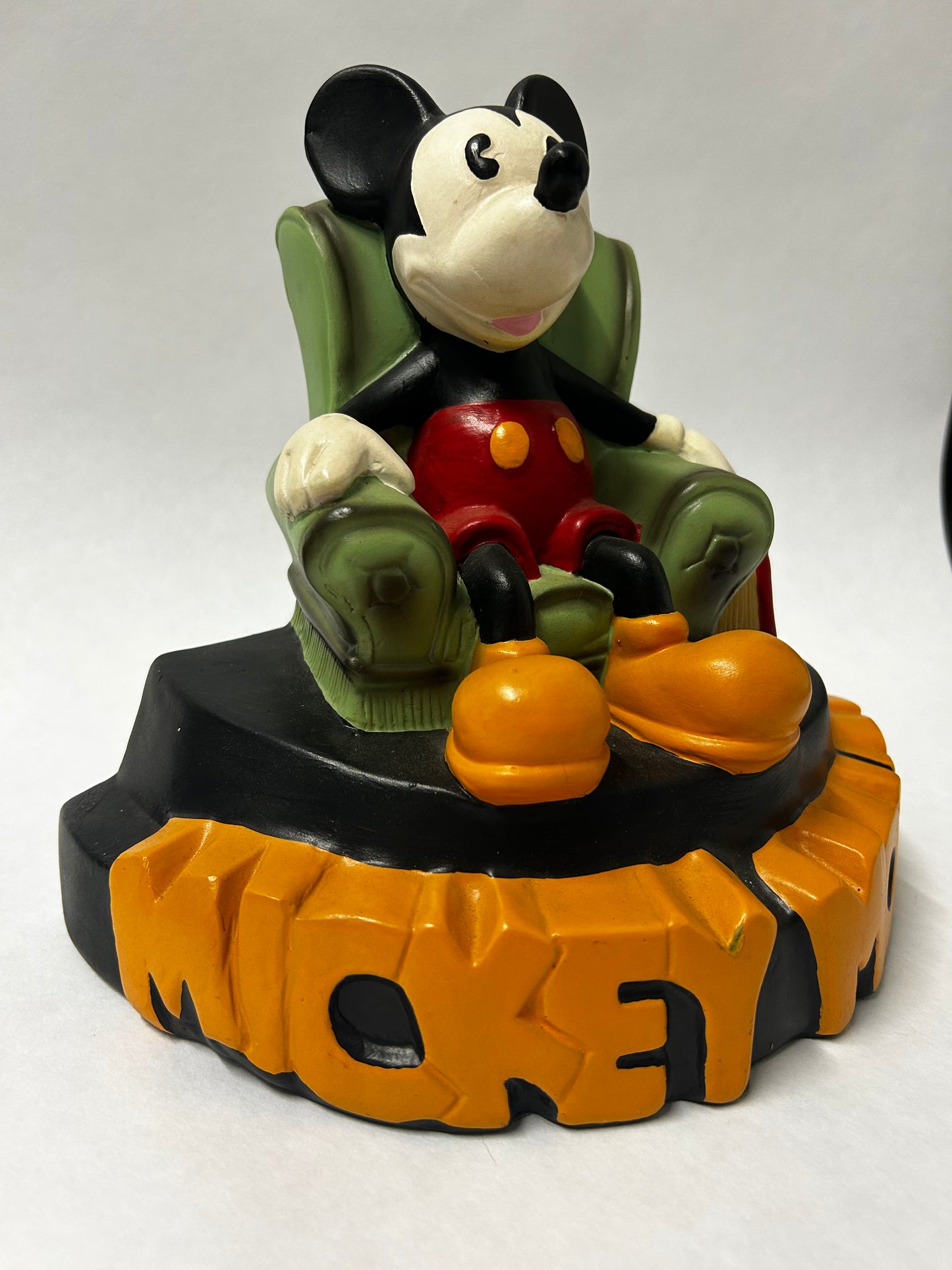Vintage Mickey Mouse op stoel - Started With The Mouse