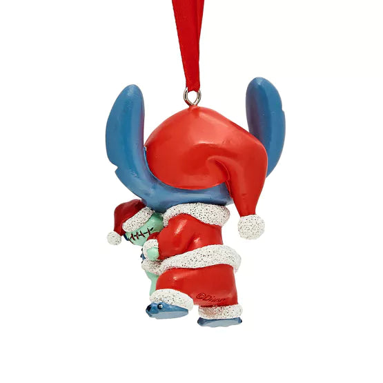 Een schattig Disney Stitch-ornament, verkleed als kerstman, gemaakt van duurzame hars en perfect voor in de kerstboom.