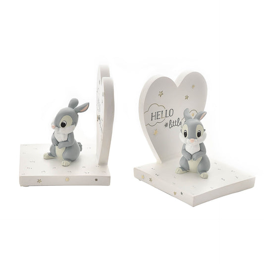 "Speelse en functionele decoratie - Set 3D Thumper boekensteunen van DISNEY®. Liefdevolle Thumper-personages met 'Hello Little One'-sentiment en metalen sterren. Ideaal als cadeau!"