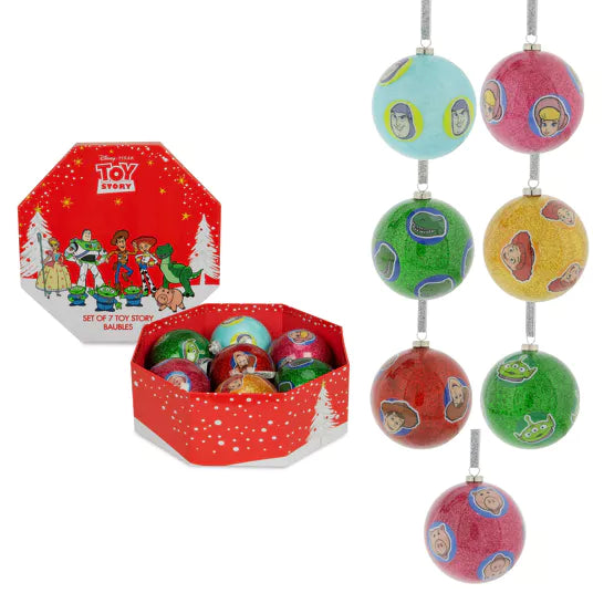 Set van 7 Disney kerstballen met Toy Story personages zoals Woody, Buzz Lightyear en Jessie, perfect voor een speelse kerstboomdecoratie.