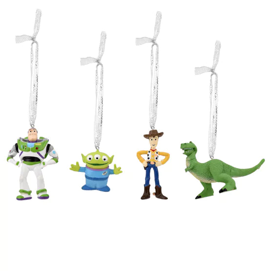 Set van 4 kleurrijke Toy Story-ornamenten, perfect voor Disney-fans, die een speelse en feestelijke sfeer toevoegen aan kerstdecoratie.