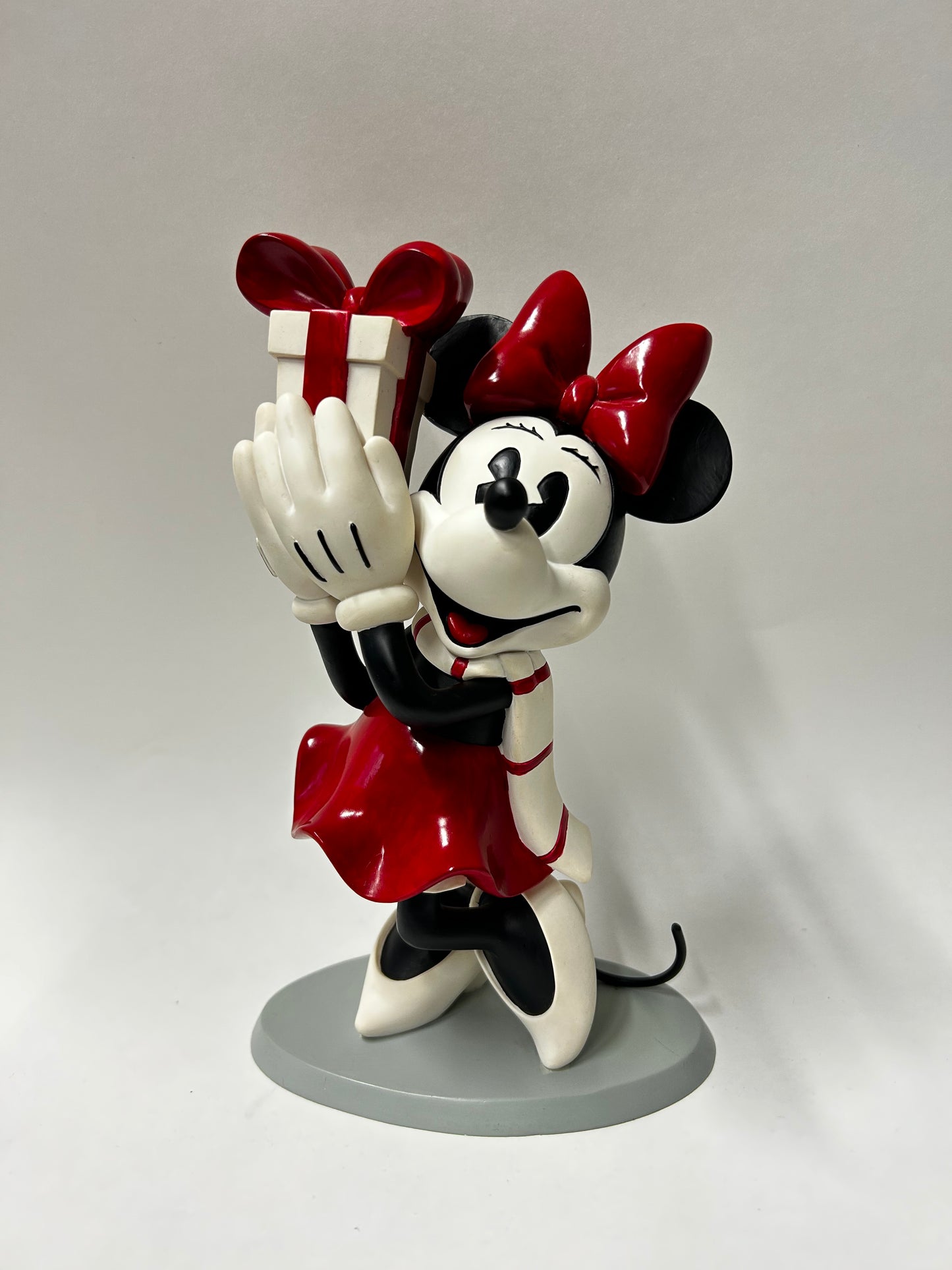 Mickey und Minnie Mouse Figur 'Weihnachtsgeschenk'