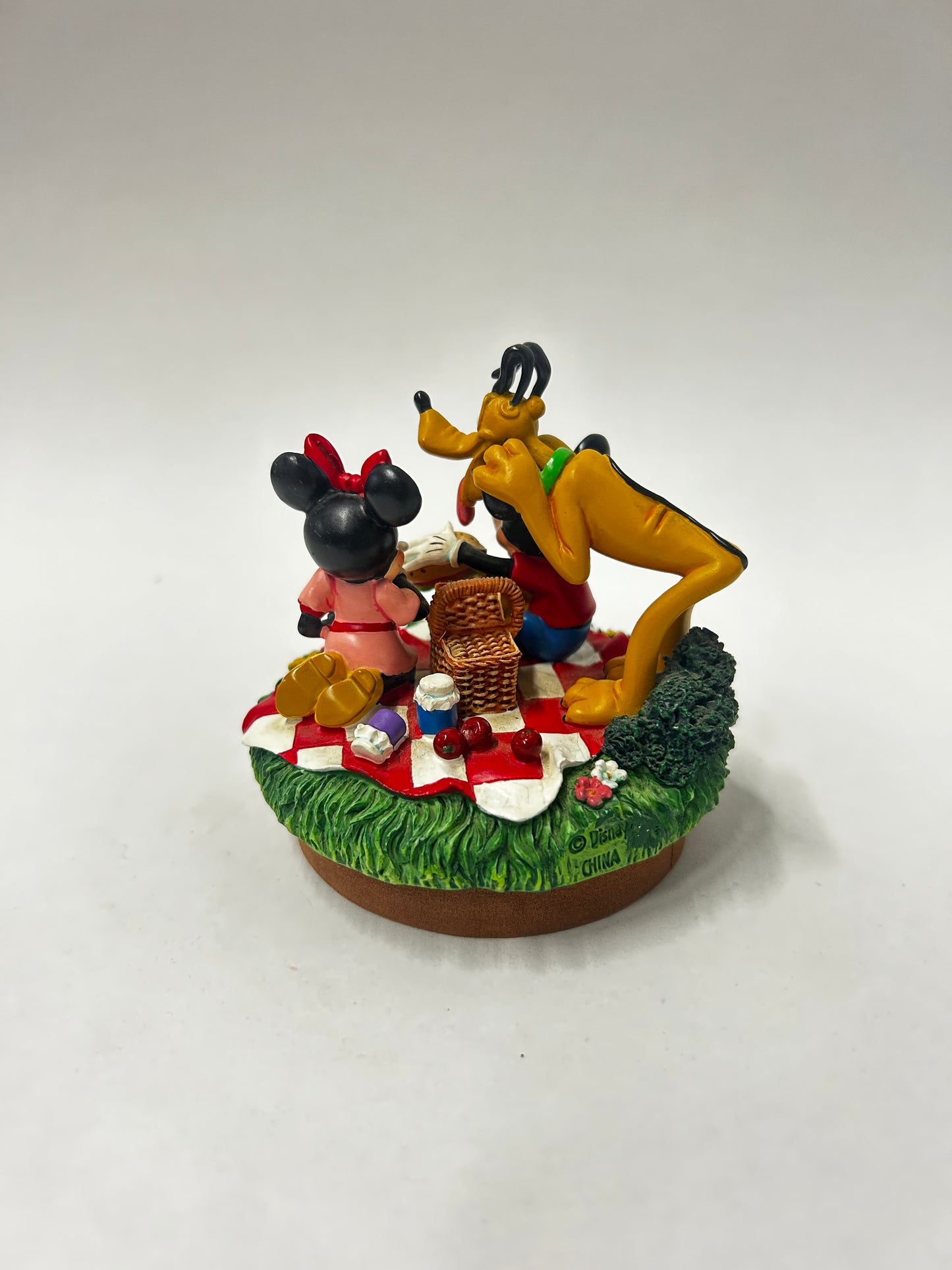 Disney Mickey Minnie en Pluto picknicken